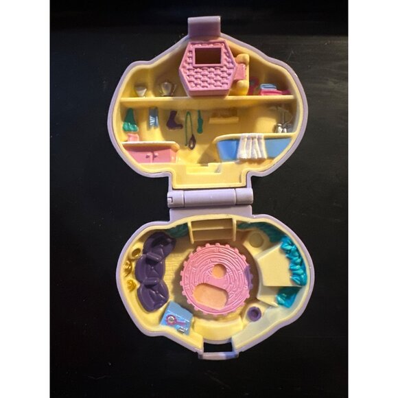 Bluebird 1993 Polly Pocket dazzling dog show Puppy Compact Toy With 2 Figures - Picture 2 of 7